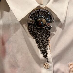Vtg Fan brooch with crystals can also be worn over top button